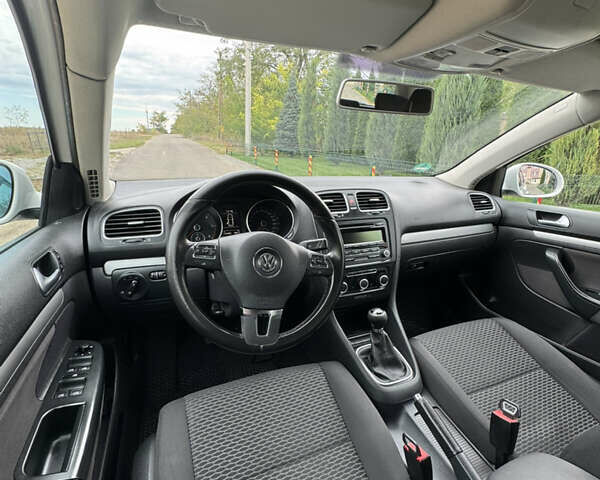 Белый Фольксваген Гольф, объемом двигателя 1.6 л и пробегом 246 тыс. км за 8100 $, фото 7 на Automoto.ua