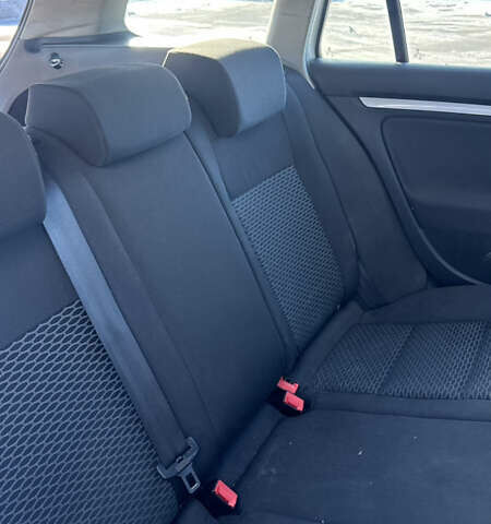 Белый Фольксваген Гольф, объемом двигателя 1.6 л и пробегом 286 тыс. км за 6500 $, фото 18 на Automoto.ua