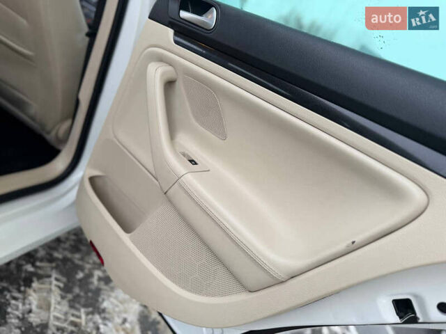 Белый Фольксваген Гольф, объемом двигателя 1.6 л и пробегом 254 тыс. км за 8199 $, фото 51 на Automoto.ua