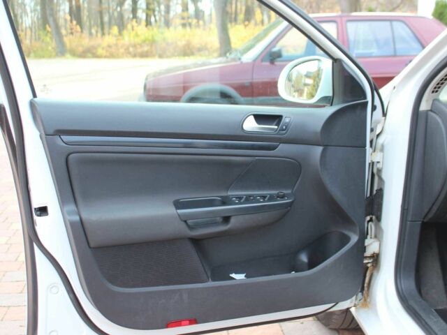 Білий Фольксваген Гольф, об'ємом двигуна 2 л та пробігом 254 тис. км за 6650 $, фото 13 на Automoto.ua