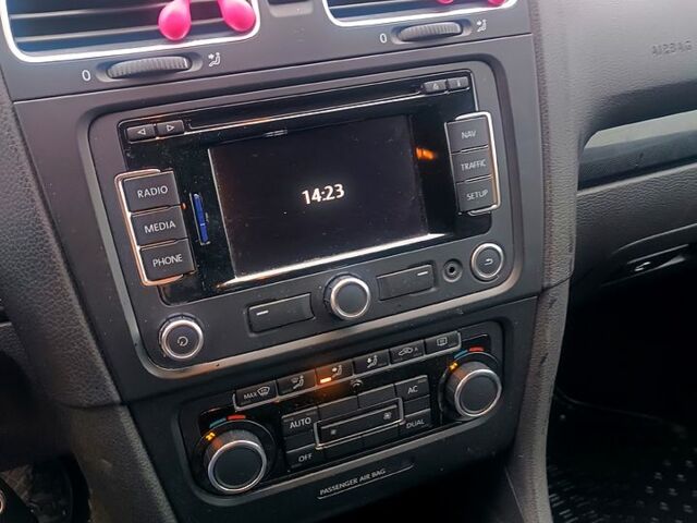 Белый Фольксваген Гольф, объемом двигателя 1.4 л и пробегом 218 тыс. км за 6600 $, фото 4 на Automoto.ua