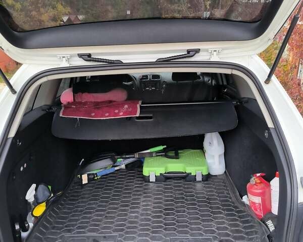 Белый Фольксваген Гольф, объемом двигателя 1.6 л и пробегом 248 тыс. км за 7600 $, фото 6 на Automoto.ua