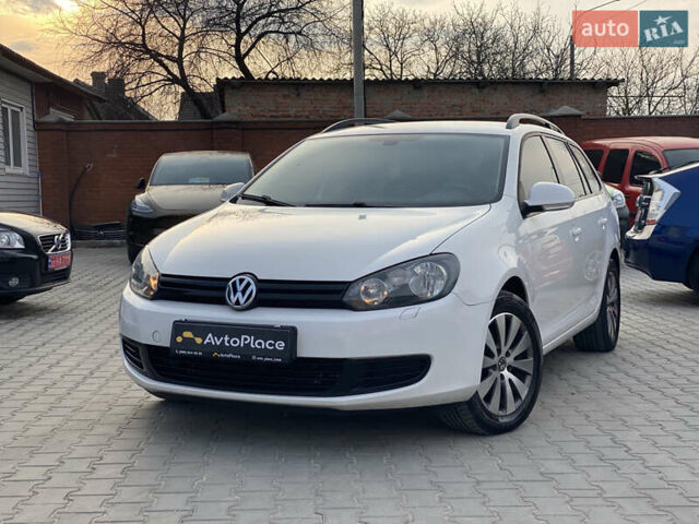 Белый Фольксваген Гольф, объемом двигателя 1.6 л и пробегом 220 тыс. км за 7099 $, фото 1 на Automoto.ua