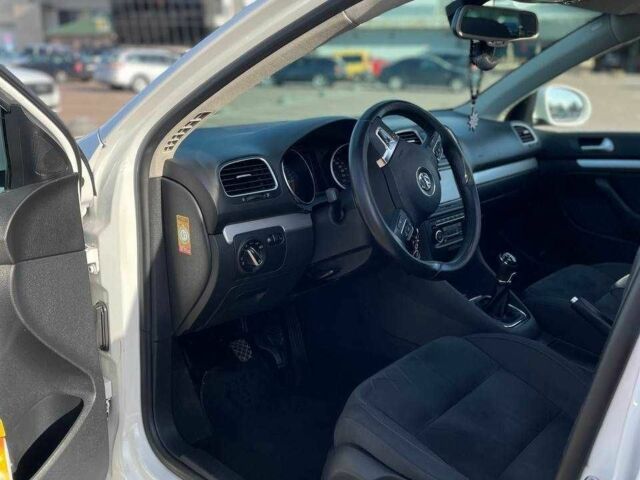 Белый Фольксваген Гольф, объемом двигателя 2 л и пробегом 300 тыс. км за 7650 $, фото 6 на Automoto.ua