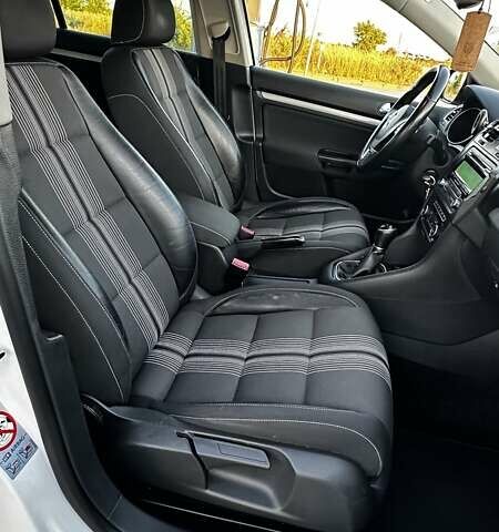 Білий Фольксваген Гольф, об'ємом двигуна 1.6 л та пробігом 288 тис. км за 9500 $, фото 14 на Automoto.ua