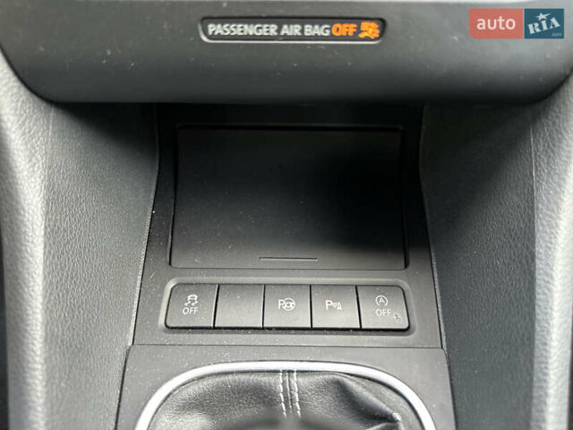 Білий Фольксваген Гольф, об'ємом двигуна 1.6 л та пробігом 215 тис. км за 8600 $, фото 27 на Automoto.ua