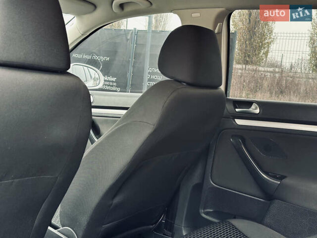 Белый Фольксваген Гольф, объемом двигателя 1.6 л и пробегом 263 тыс. км за 7999 $, фото 11 на Automoto.ua