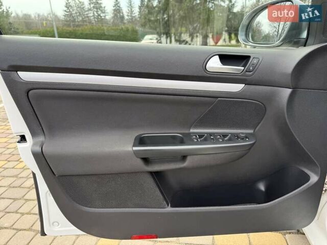 Белый Фольксваген Гольф, объемом двигателя 1.6 л и пробегом 256 тыс. км за 7150 $, фото 14 на Automoto.ua