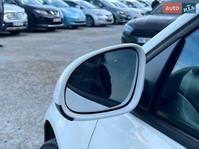 Белый Фольксваген Гольф, объемом двигателя 1.6 л и пробегом 289 тыс. км за 9590 $, фото 13 на Automoto.ua