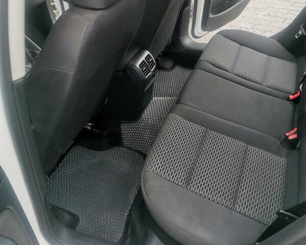 Белый Фольксваген Гольф, объемом двигателя 1.6 л и пробегом 285 тыс. км за 8100 $, фото 27 на Automoto.ua