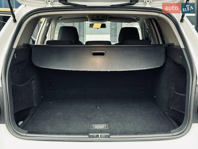 Белый Фольксваген Гольф, объемом двигателя 1.6 л и пробегом 263 тыс. км за 7999 $, фото 6 на Automoto.ua