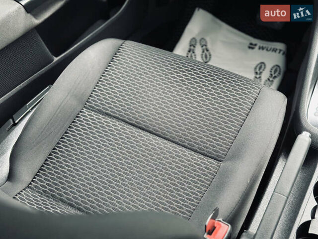 Белый Фольксваген Гольф, объемом двигателя 1.6 л и пробегом 263 тыс. км за 7999 $, фото 34 на Automoto.ua