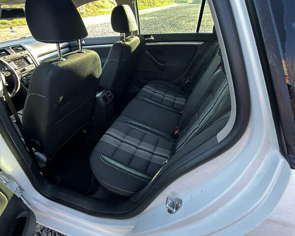 Белый Фольксваген Гольф, объемом двигателя 1.6 л и пробегом 327 тыс. км за 7800 $, фото 17 на Automoto.ua