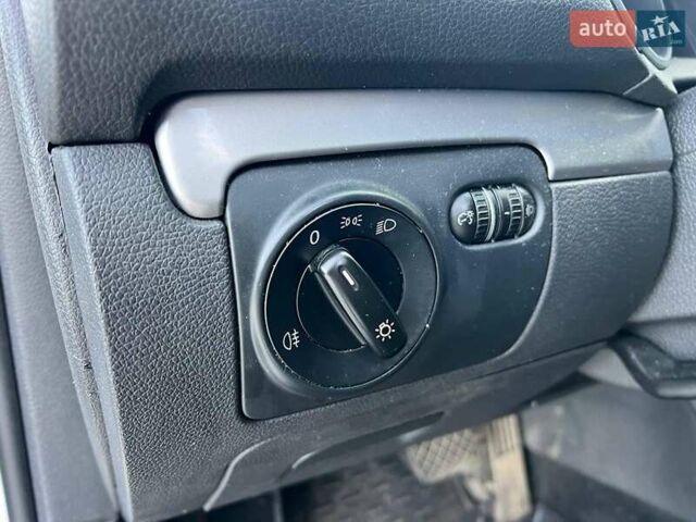 Белый Фольксваген Гольф, объемом двигателя 1.6 л и пробегом 289 тыс. км за 9590 $, фото 17 на Automoto.ua