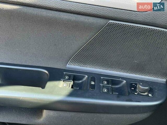 Білий Фольксваген Гольф, об'ємом двигуна 1.6 л та пробігом 250 тис. км за 7200 $, фото 17 на Automoto.ua