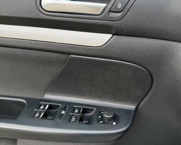 Белый Фольксваген Гольф, объемом двигателя 1.6 л и пробегом 256 тыс. км за 7150 $, фото 15 на Automoto.ua