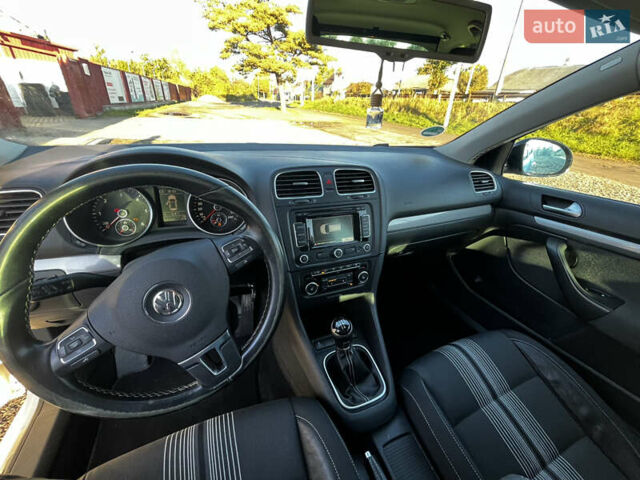 Белый Фольксваген Гольф, объемом двигателя 1.6 л и пробегом 327 тыс. км за 7800 $, фото 15 на Automoto.ua