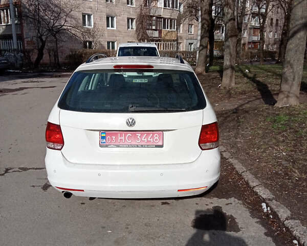 Білий Фольксваген Гольф, об'ємом двигуна 1.6 л та пробігом 194 тис. км за 7600 $, фото 3 на Automoto.ua