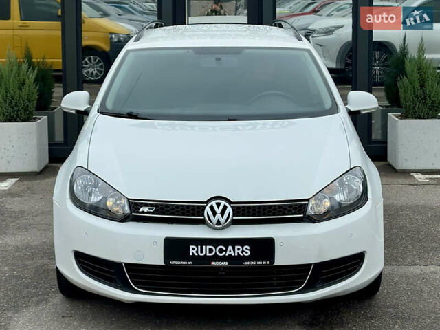 Белый Фольксваген Гольф, объемом двигателя 1.6 л и пробегом 263 тыс. км за 7999 $, фото 1 на Automoto.ua