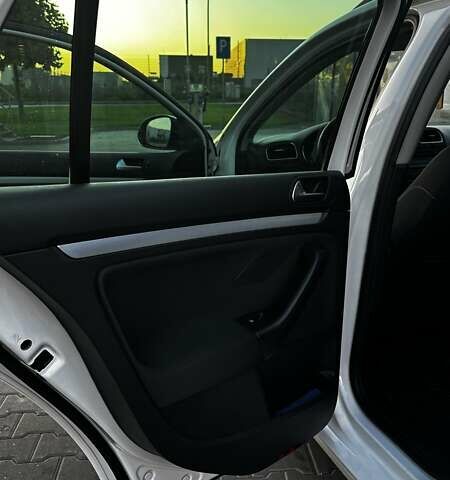 Білий Фольксваген Гольф, об'ємом двигуна 1.6 л та пробігом 288 тис. км за 9500 $, фото 23 на Automoto.ua