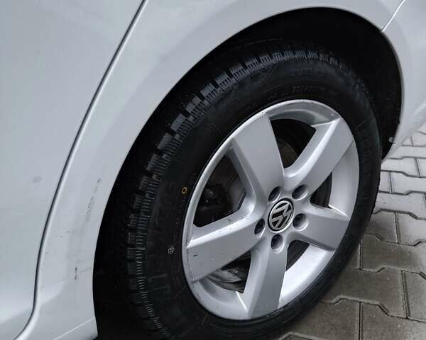 Белый Фольксваген Гольф, объемом двигателя 1.97 л и пробегом 320 тыс. км за 9000 $, фото 3 на Automoto.ua