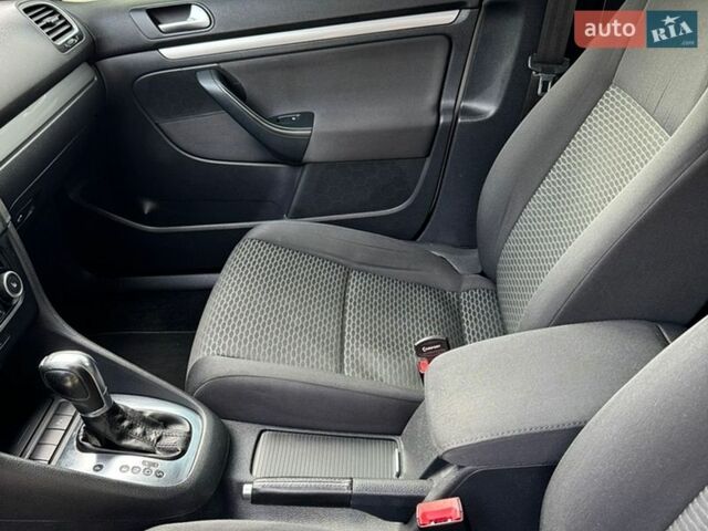 Білий Фольксваген Гольф, об'ємом двигуна 1.39 л та пробігом 212 тис. км за 6400 $, фото 26 на Automoto.ua