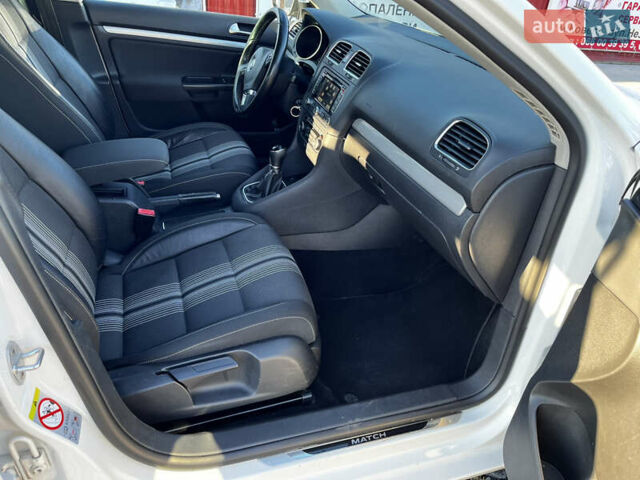 Белый Фольксваген Гольф, объемом двигателя 1.6 л и пробегом 327 тыс. км за 7800 $, фото 11 на Automoto.ua