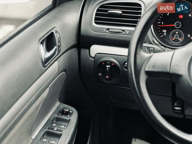 Белый Фольксваген Гольф, объемом двигателя 1.6 л и пробегом 263 тыс. км за 7999 $, фото 31 на Automoto.ua