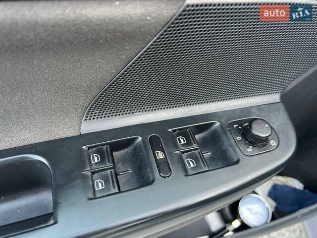 Белый Фольксваген Гольф, объемом двигателя 1.6 л и пробегом 289 тыс. км за 9590 $, фото 15 на Automoto.ua