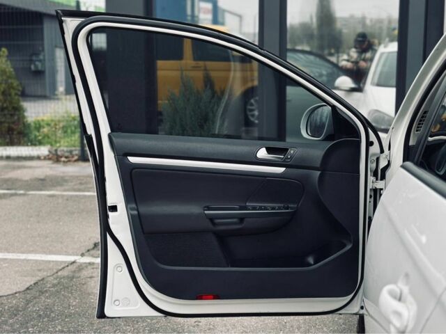 Білий Фольксваген Гольф, об'ємом двигуна 1.6 л та пробігом 263 тис. км за 7999 $, фото 15 на Automoto.ua