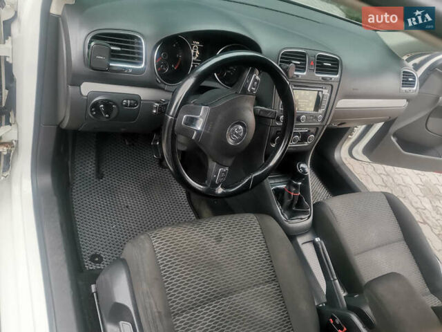 Белый Фольксваген Гольф, объемом двигателя 1.6 л и пробегом 285 тыс. км за 8100 $, фото 25 на Automoto.ua