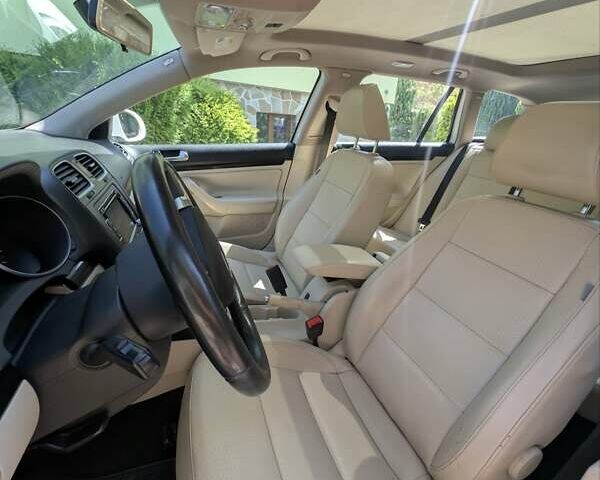 Белый Фольксваген Гольф, объемом двигателя 1.97 л и пробегом 241 тыс. км за 7600 $, фото 5 на Automoto.ua