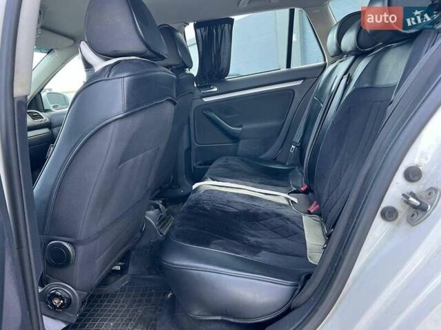 Белый Фольксваген Гольф, объемом двигателя 1.6 л и пробегом 289 тыс. км за 9590 $, фото 28 на Automoto.ua