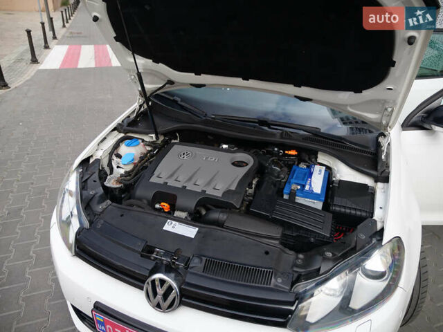Білий Фольксваген Гольф, об'ємом двигуна 2 л та пробігом 253 тис. км за 9500 $, фото 10 на Automoto.ua