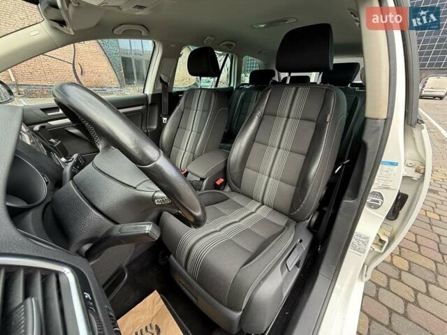 Белый Фольксваген Гольф, объемом двигателя 1.6 л и пробегом 256 тыс. км за 7150 $, фото 7 на Automoto.ua