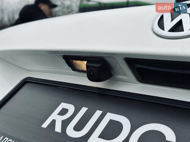 Белый Фольксваген Гольф, объемом двигателя 1.6 л и пробегом 263 тыс. км за 7999 $, фото 7 на Automoto.ua