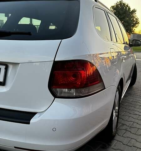 Білий Фольксваген Гольф, об'ємом двигуна 1.6 л та пробігом 288 тис. км за 9500 $, фото 7 на Automoto.ua