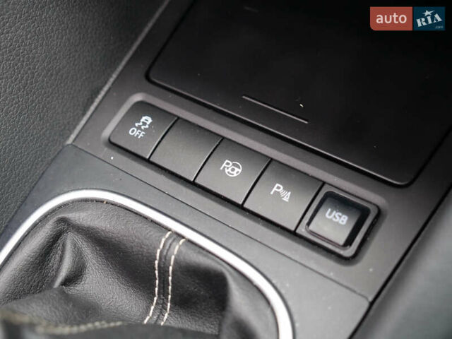 Білий Фольксваген Гольф, об'ємом двигуна 2 л та пробігом 253 тис. км за 9500 $, фото 26 на Automoto.ua
