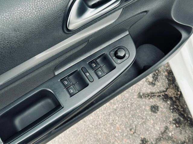 Білий Фольксваген Гольф, об'ємом двигуна 1.6 л та пробігом 263 тис. км за 7999 $, фото 16 на Automoto.ua