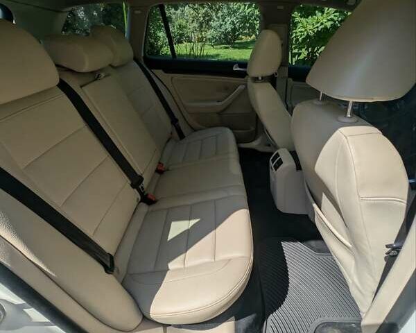 Белый Фольксваген Гольф, объемом двигателя 1.97 л и пробегом 241 тыс. км за 7600 $, фото 1 на Automoto.ua