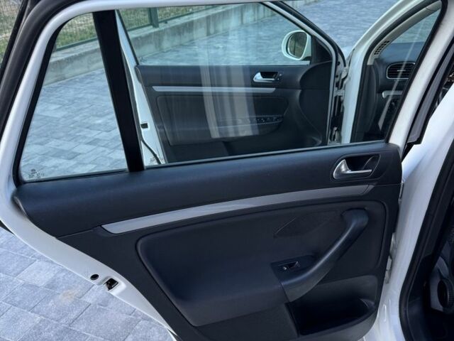 Белый Фольксваген Гольф, объемом двигателя 1.4 л и пробегом 130 тыс. км за 7800 $, фото 11 на Automoto.ua