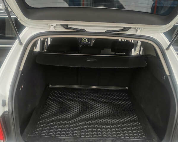 Белый Фольксваген Гольф, объемом двигателя 1.6 л и пробегом 285 тыс. км за 8100 $, фото 32 на Automoto.ua