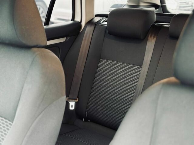 Білий Фольксваген Гольф, об'ємом двигуна 1.6 л та пробігом 263 тис. км за 7999 $, фото 20 на Automoto.ua