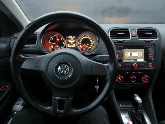 Белый Фольксваген Гольф, объемом двигателя 2 л и пробегом 320 тыс. км за 10000 $, фото 4 на Automoto.ua