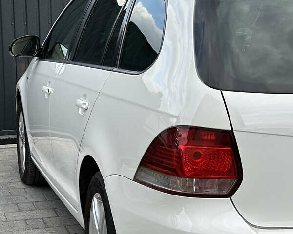 Білий Фольксваген Гольф, об'ємом двигуна 1.6 л та пробігом 215 тис. км за 8600 $, фото 23 на Automoto.ua