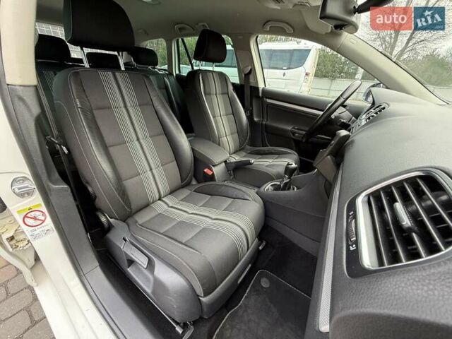 Белый Фольксваген Гольф, объемом двигателя 1.6 л и пробегом 256 тыс. км за 7150 $, фото 10 на Automoto.ua