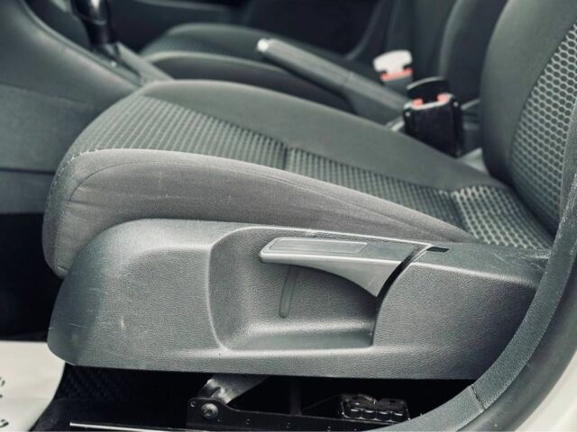 Білий Фольксваген Гольф, об'ємом двигуна 1.6 л та пробігом 263 тис. км за 7999 $, фото 17 на Automoto.ua