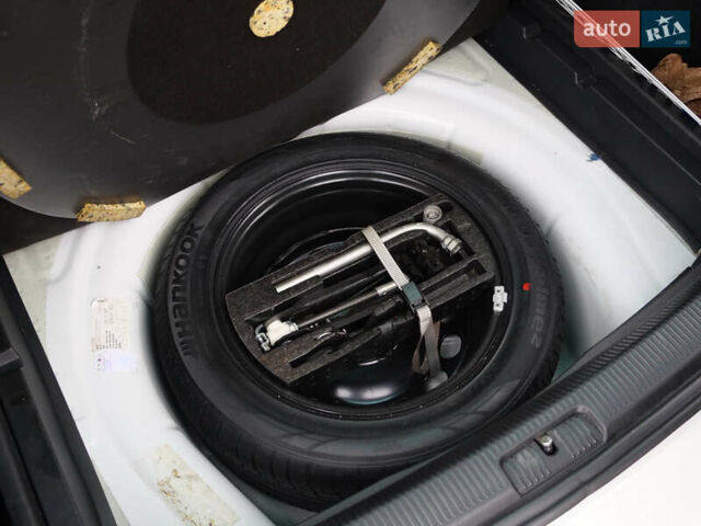 Білий Фольксваген Гольф, об'ємом двигуна 2 л та пробігом 253 тис. км за 9500 $, фото 28 на Automoto.ua