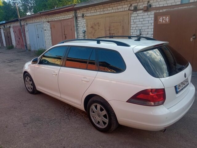 Белый Фольксваген Гольф, объемом двигателя 1.6 л и пробегом 268 тыс. км за 7000 $, фото 2 на Automoto.ua