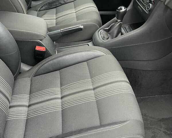 Белый Фольксваген Гольф, объемом двигателя 1.6 л и пробегом 314 тыс. км за 7900 $, фото 25 на Automoto.ua